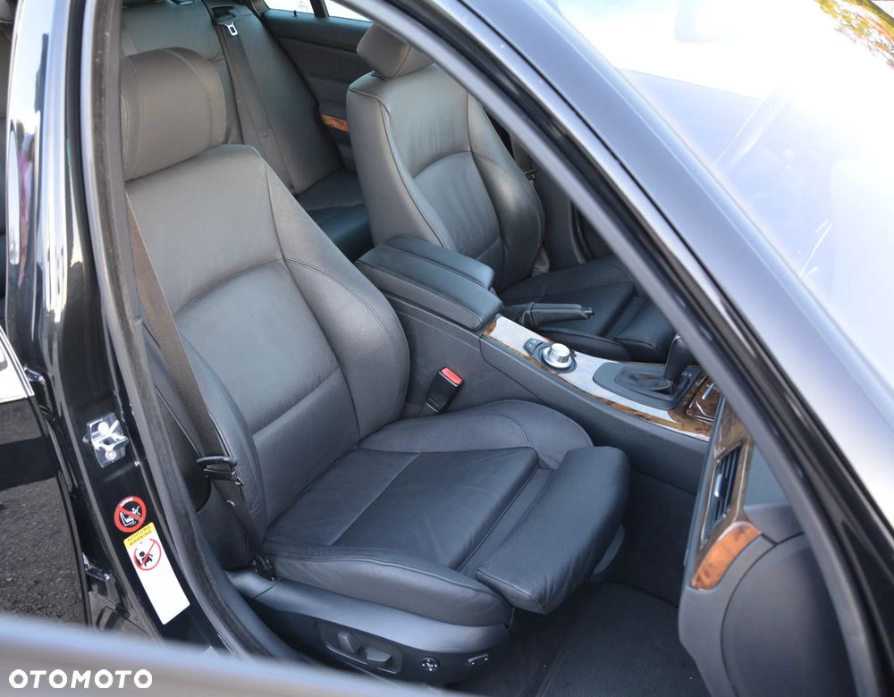 BMW Seria 3 330xi - 23