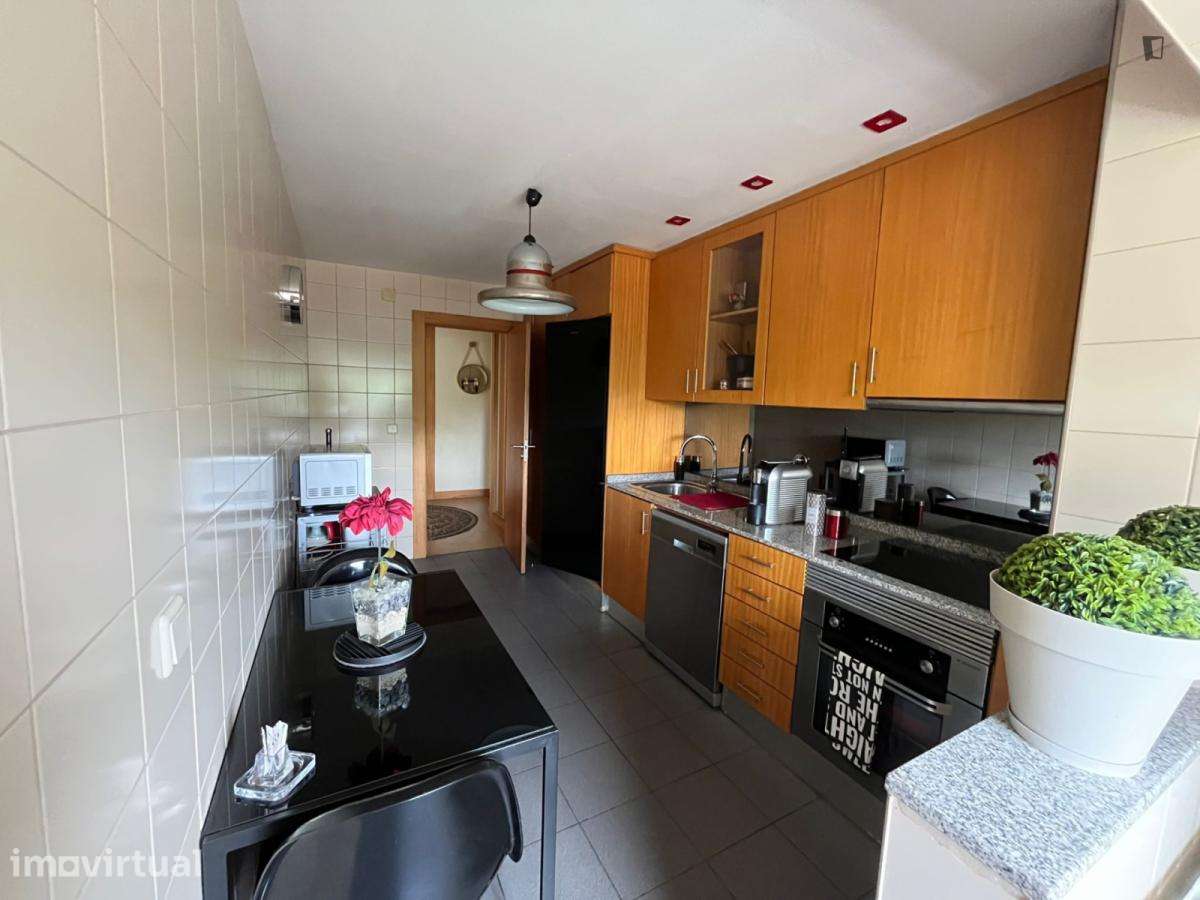 Apartamento com 1 quartos - localizado em Valongo Porto - Grande imagem: 2/51