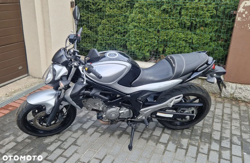 Suzuki Gladius - 4
