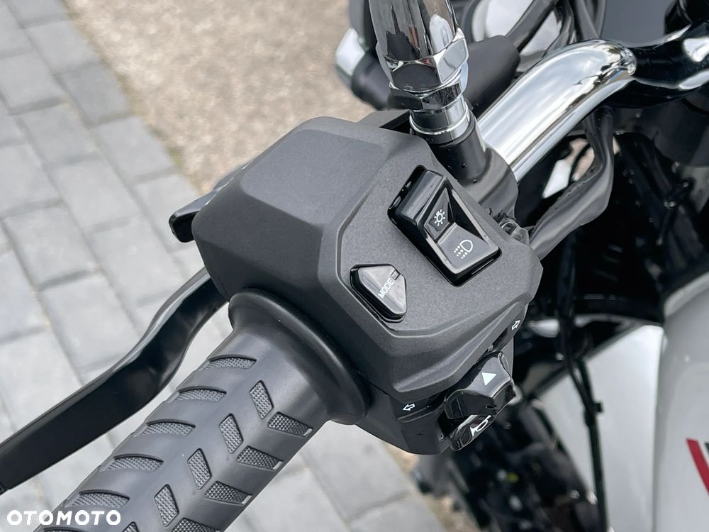 Moto Guzzi V7 - 30