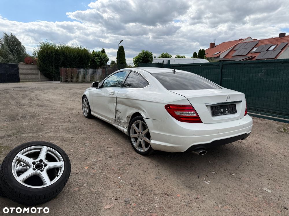 Mercedes-Benz Klasa C 220 CDI DPF BlueEFFICIENCY 7G-TRONIC Edition 1 - 10