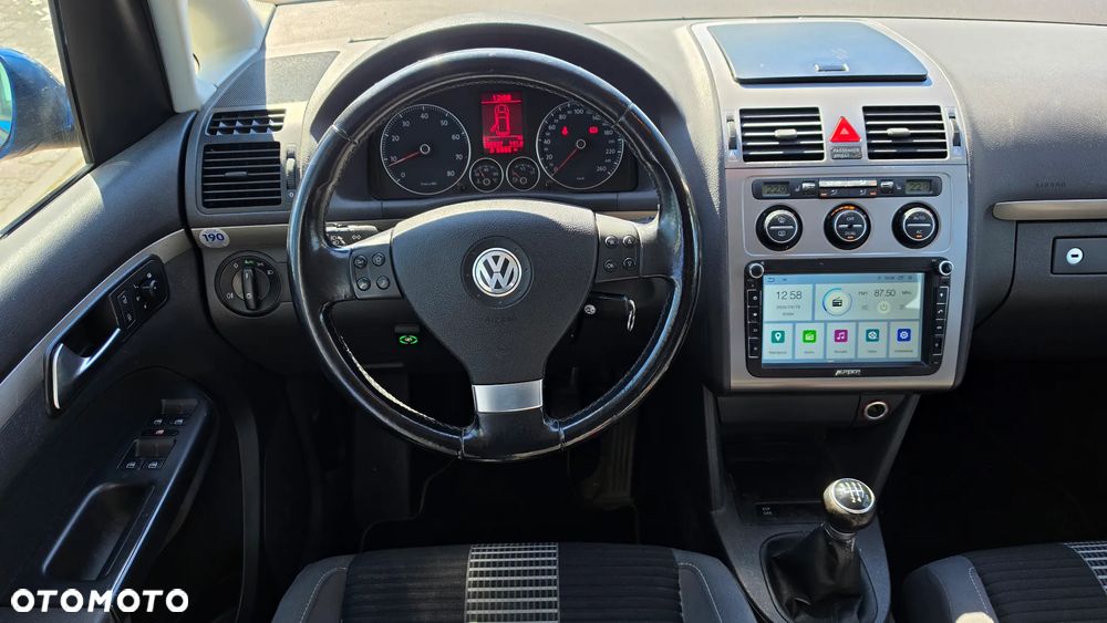 Volkswagen Touran 2.0 FSI Highline - 9