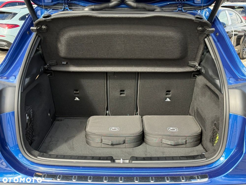Mercedes-Benz GLA - 31