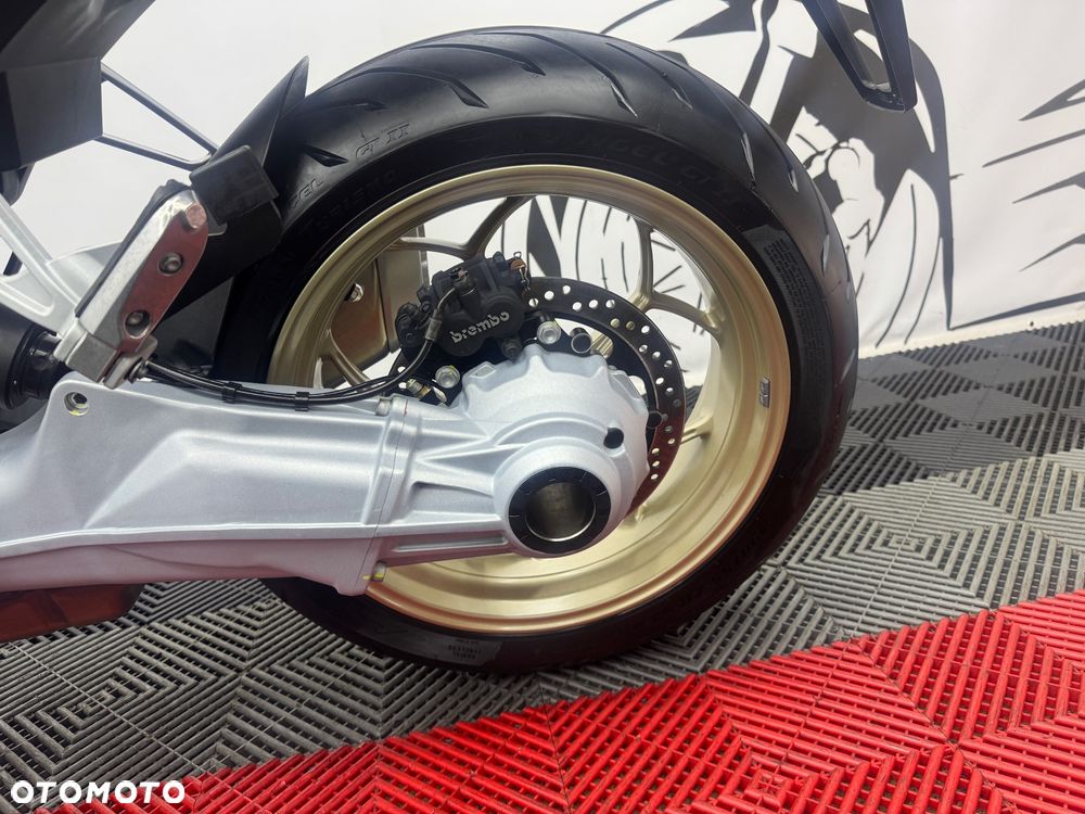 Moto Guzzi V100 Mandello - 19