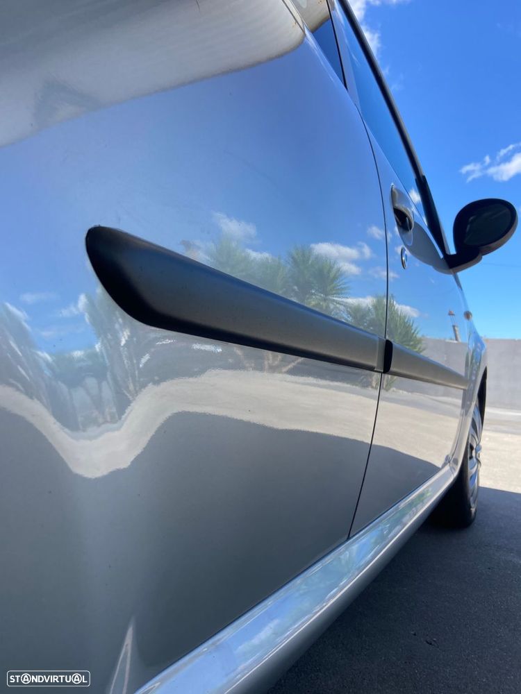 Peugeot 107 1.0 Trendy - 32