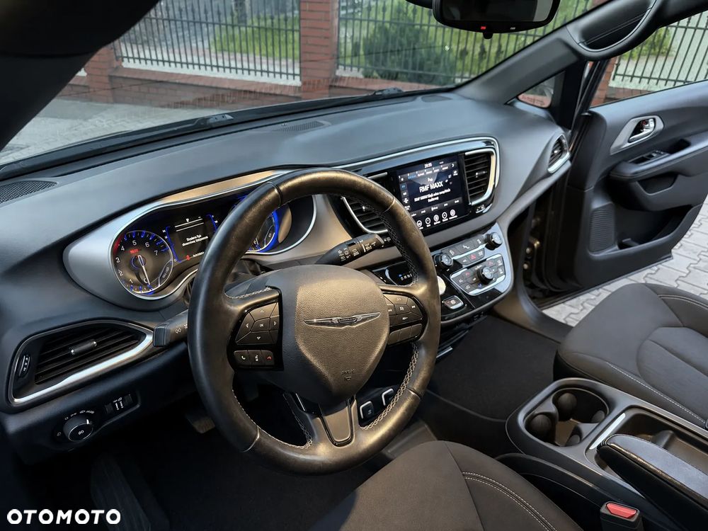 Chrysler Pacifica - 23