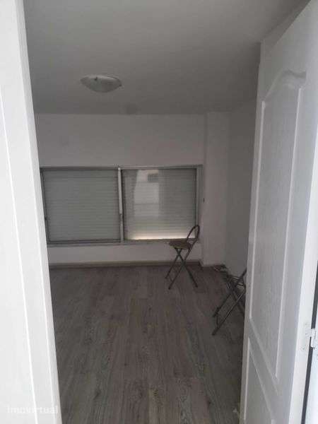 Espaço comercial de 2 pisos com cerca de 140 m² - Grande imagem: 4/12