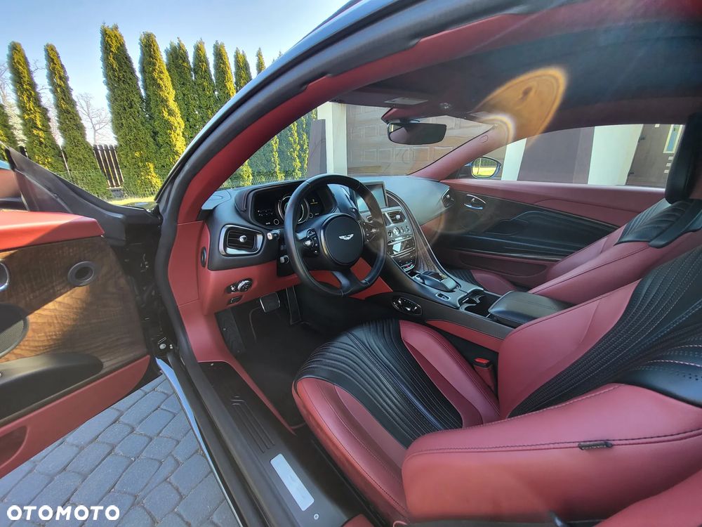 Aston Martin DB11 Launch Edition - 14