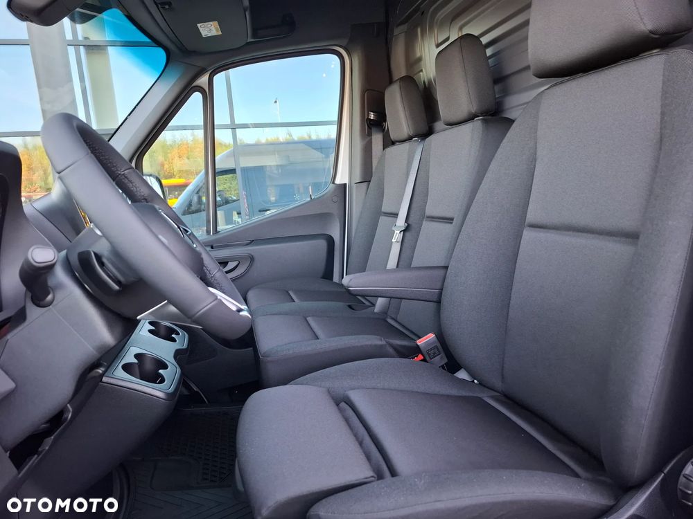 Mercedes-Benz Sprinter 319 CDI Furgon Ekstra Długi 4325+mm - 19