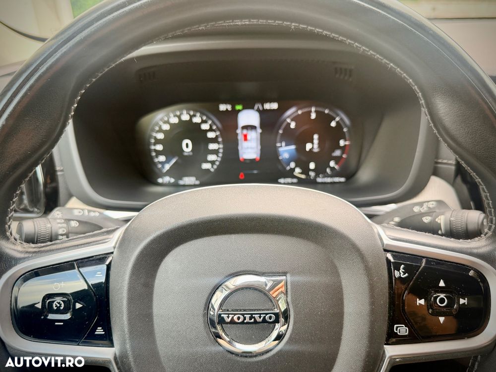Volvo XC 60 B4 D AWD Plus Dark - 12