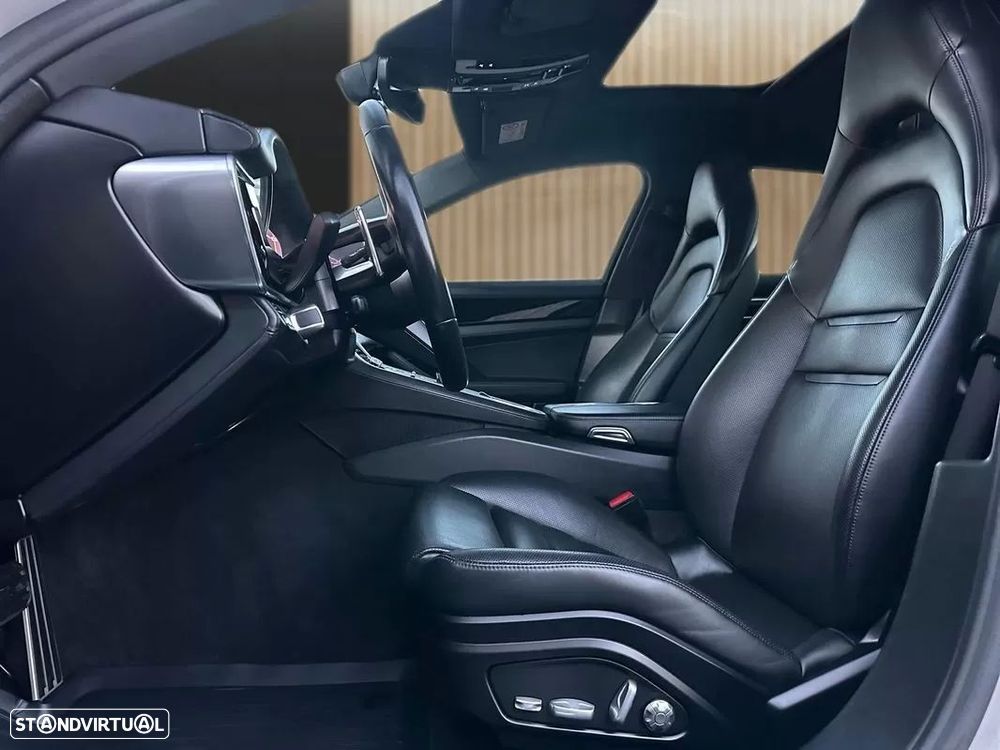 Porsche Panamera Sport Turismo 4 E-Hybrid - 11