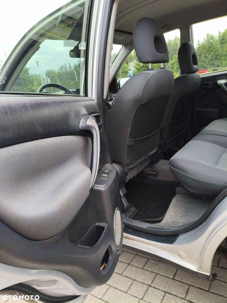 Toyota RAV4 - 6