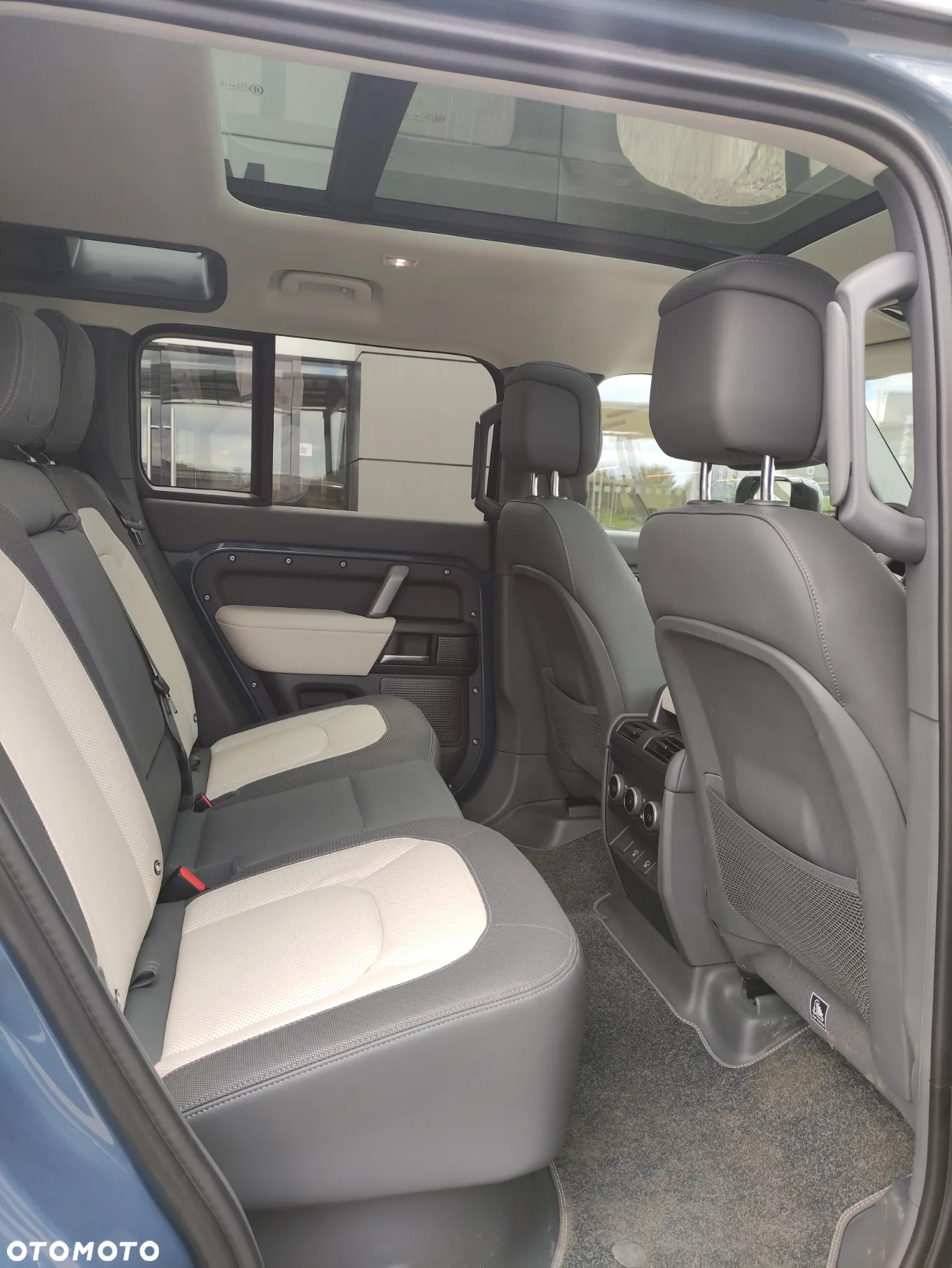 Land Rover Defender - 18