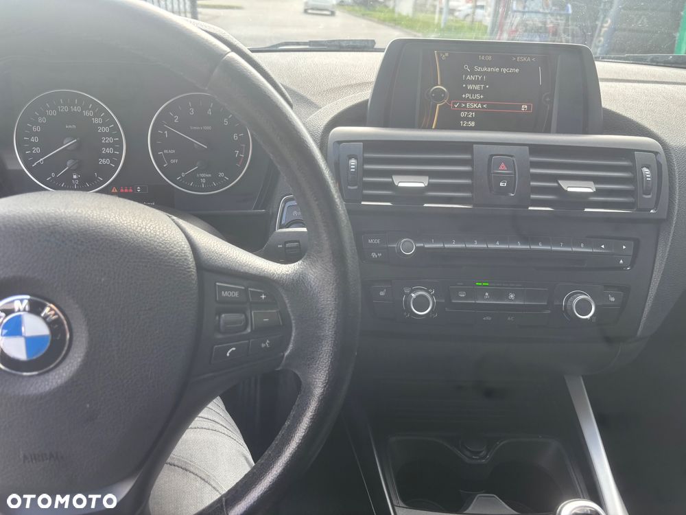 BMW Seria 1 116i - 23