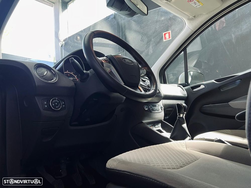 Ford Tourneo Courier 1.0 EcoBoost Titanium - 17