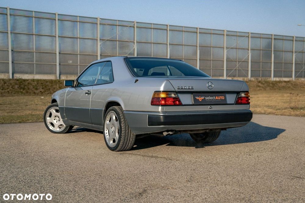 Mercedes-Benz Klasa E 320 - 5