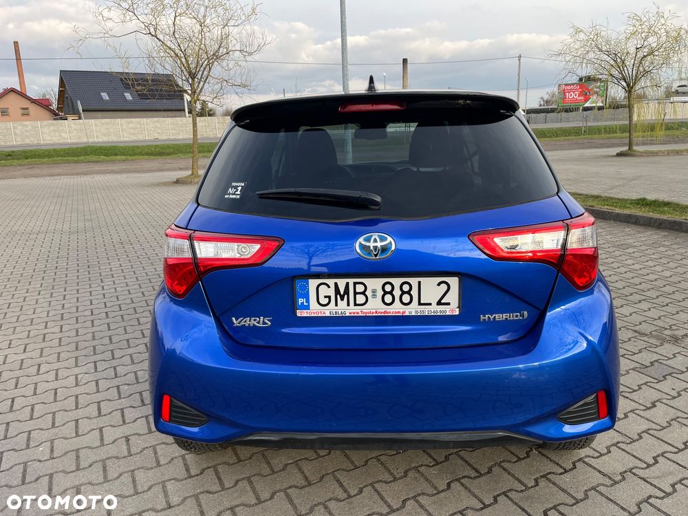 Toyota Yaris Hybrid 100 Selection - 6