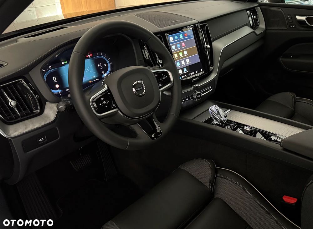 Volvo XC 60 B5 B AWD Plus Dark - 8