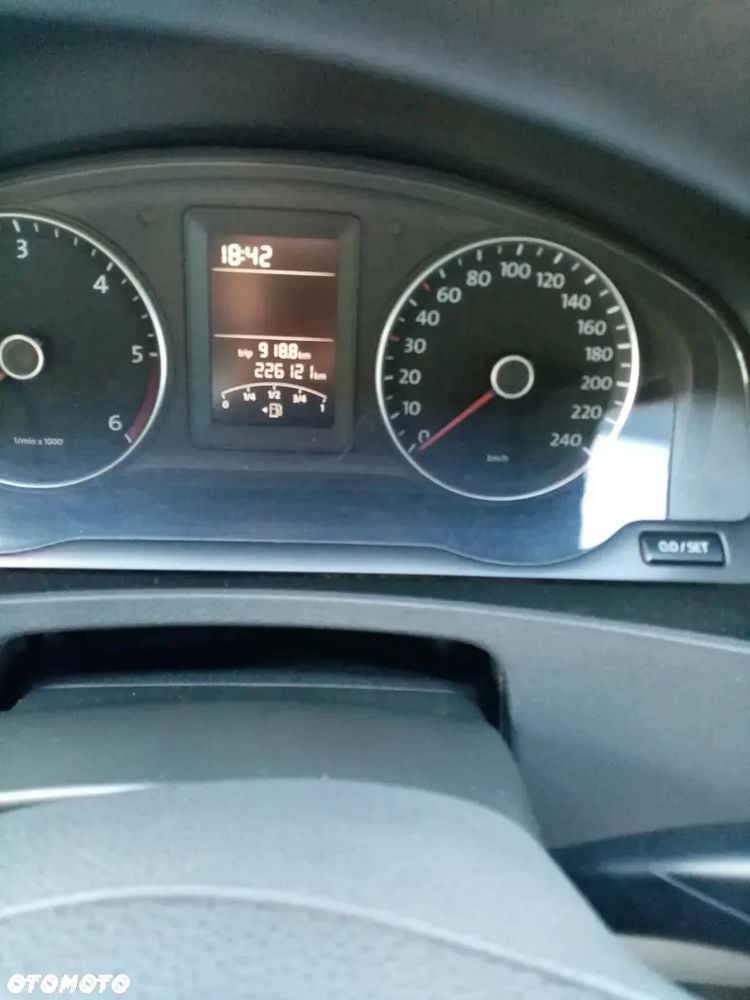 Volkswagen Caravelle - 10