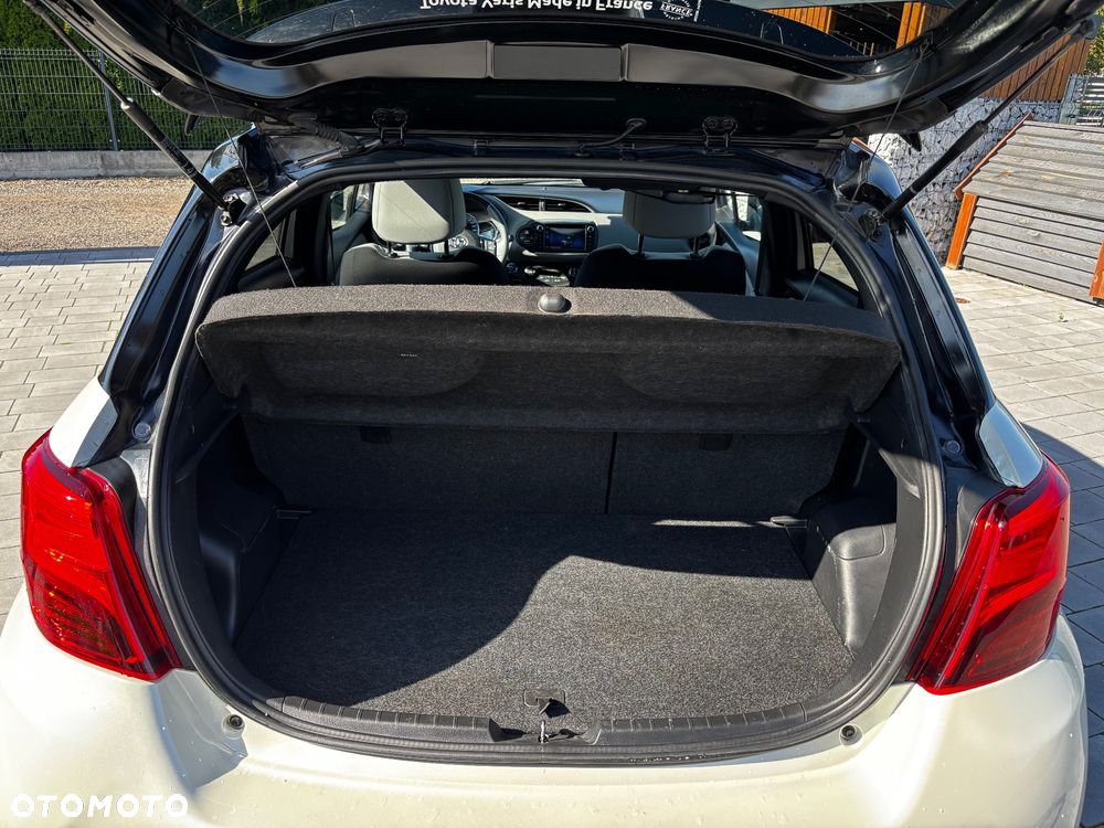 Toyota Yaris Hybrid 100 Selection Platinum - 8