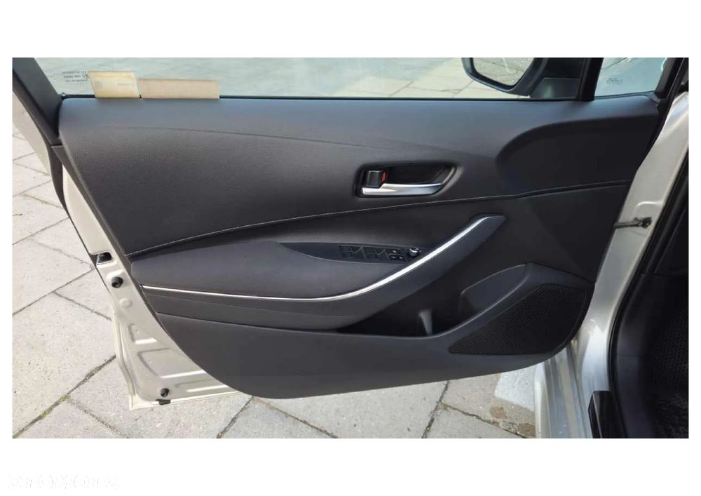 Toyota Corolla 1.8 Hybrid Comfort - 12