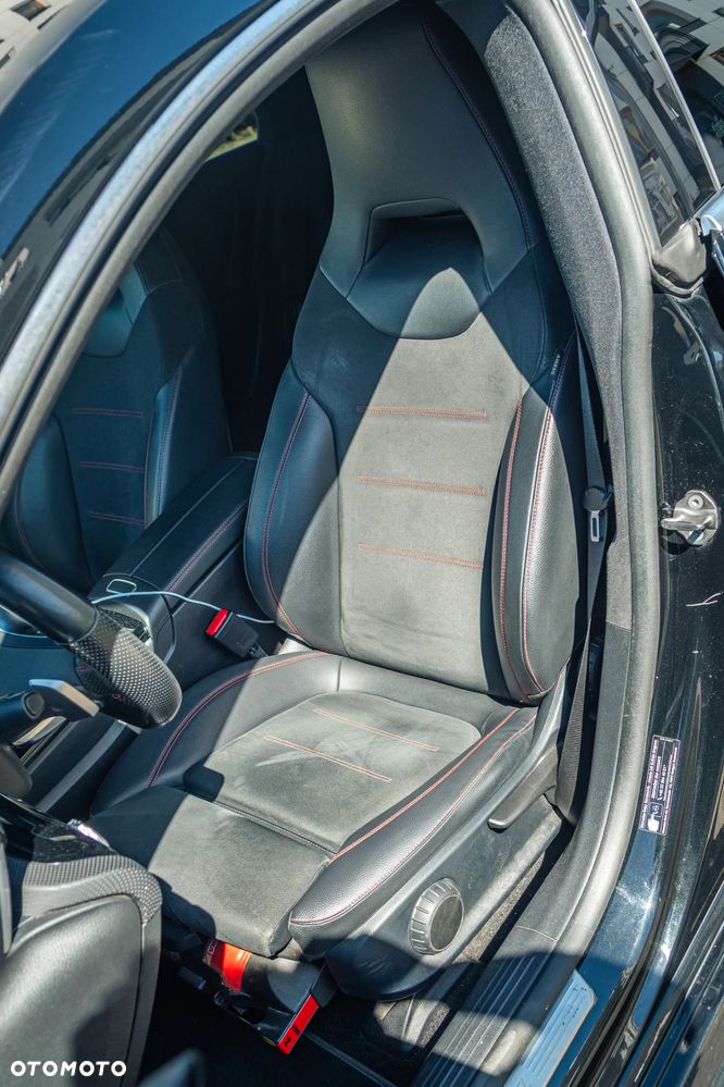 Mercedes-Benz CLA 180 AMG Line 7G-DCT - 11