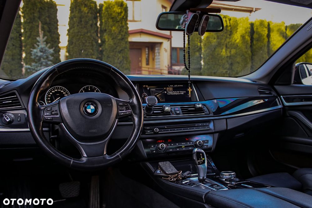 BMW Seria 5 525d xDrive Sport-Aut - 31