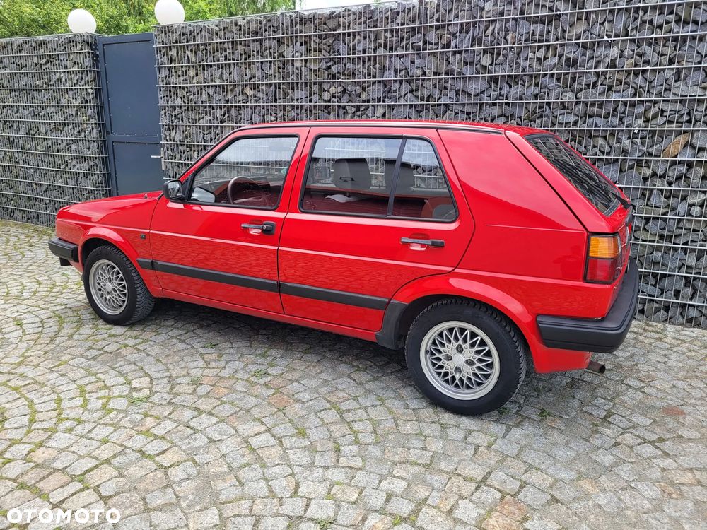 Volkswagen Golf - 2