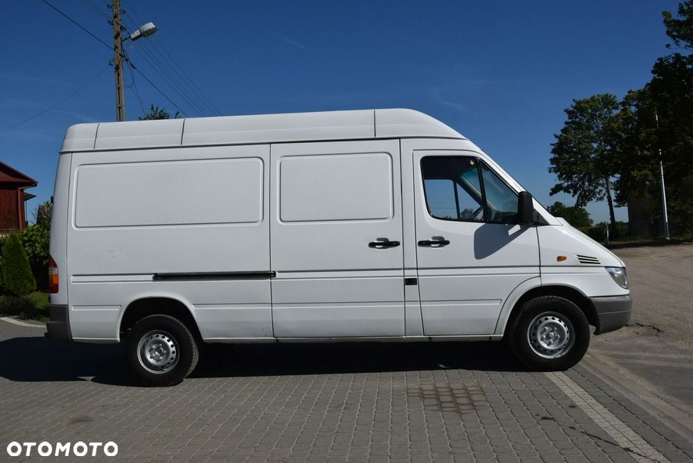 Mercedes-Benz Sprinter - 4