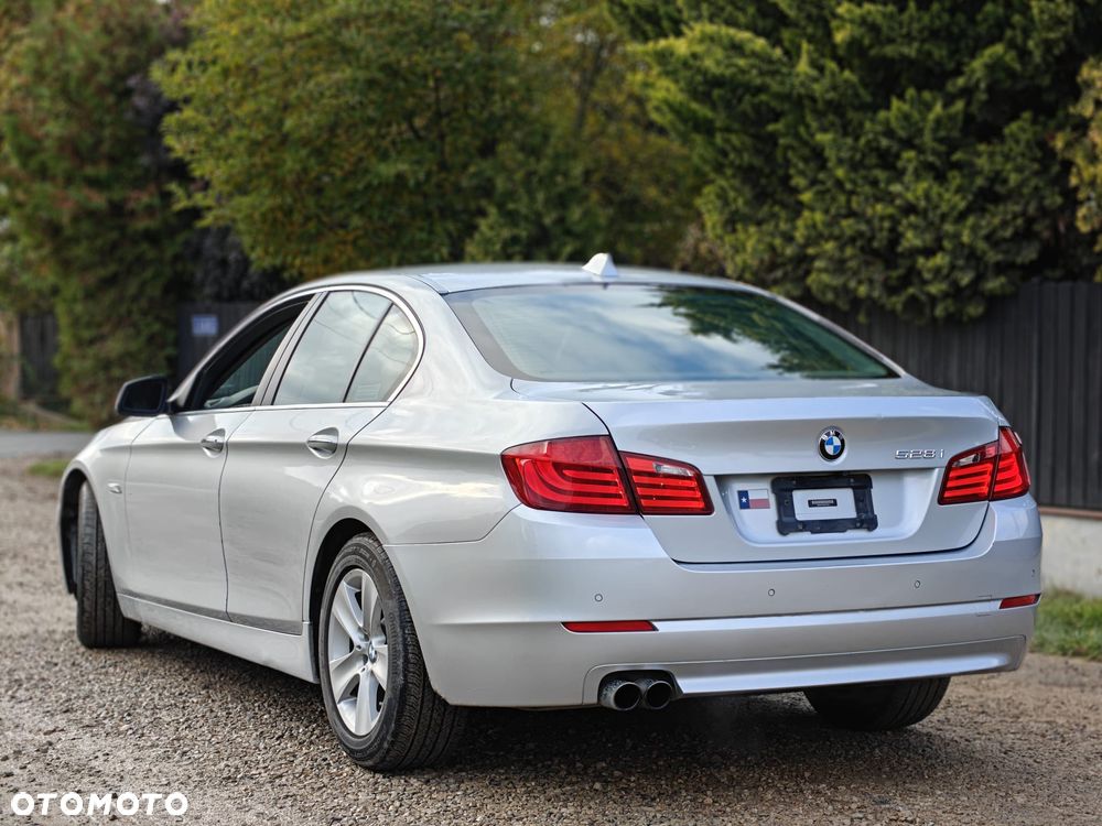 BMW 528I