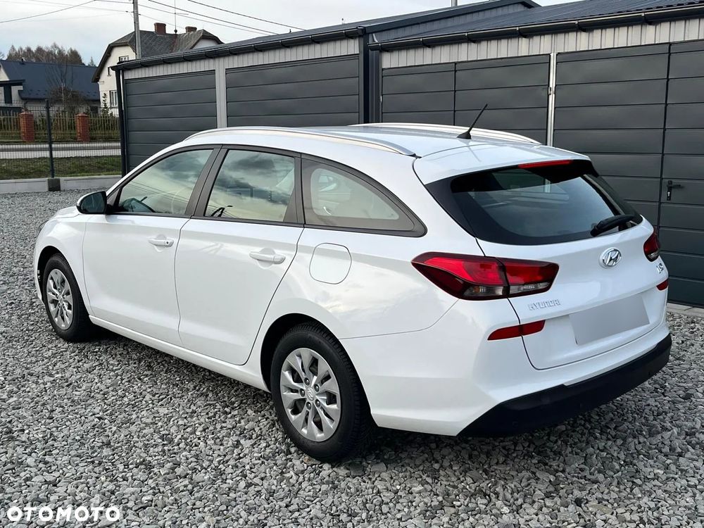 Hyundai i30 1.6 D Classic + - 4