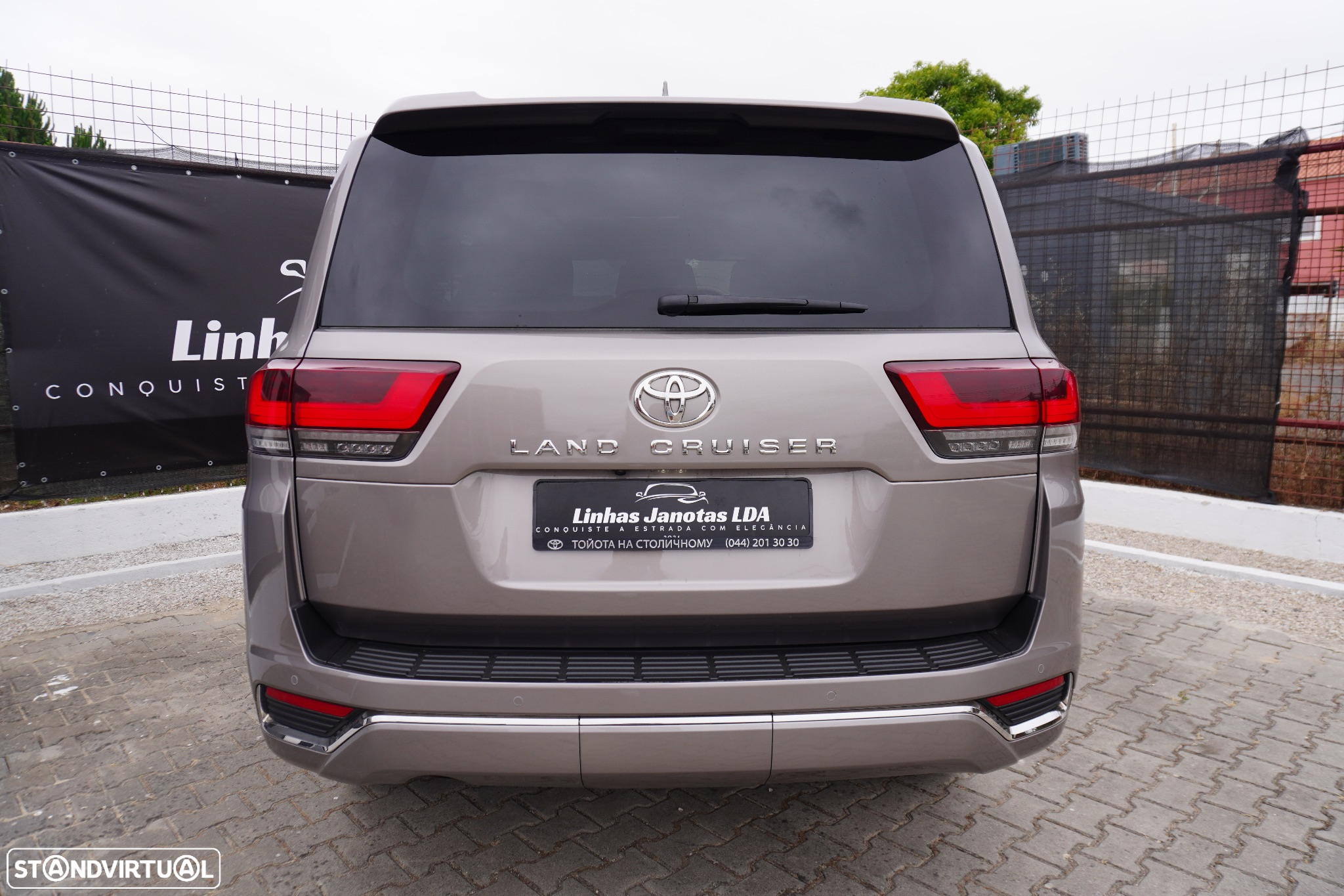 Toyota Land Cruiser - 3