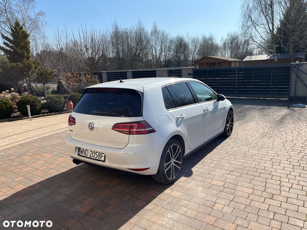 Volkswagen Golf - 5