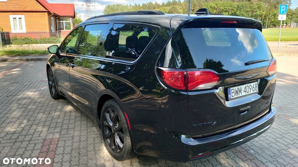 Chrysler Pacifica - 9
