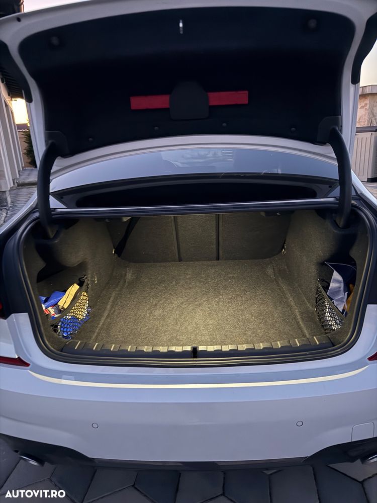 BMW Seria 3 320d Aut. M Sport - 8