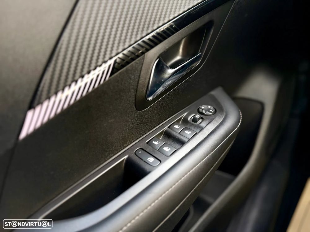 Peugeot 208 1.2 PureTech Allure - 17