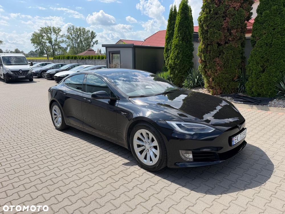 Tesla Model S - 3