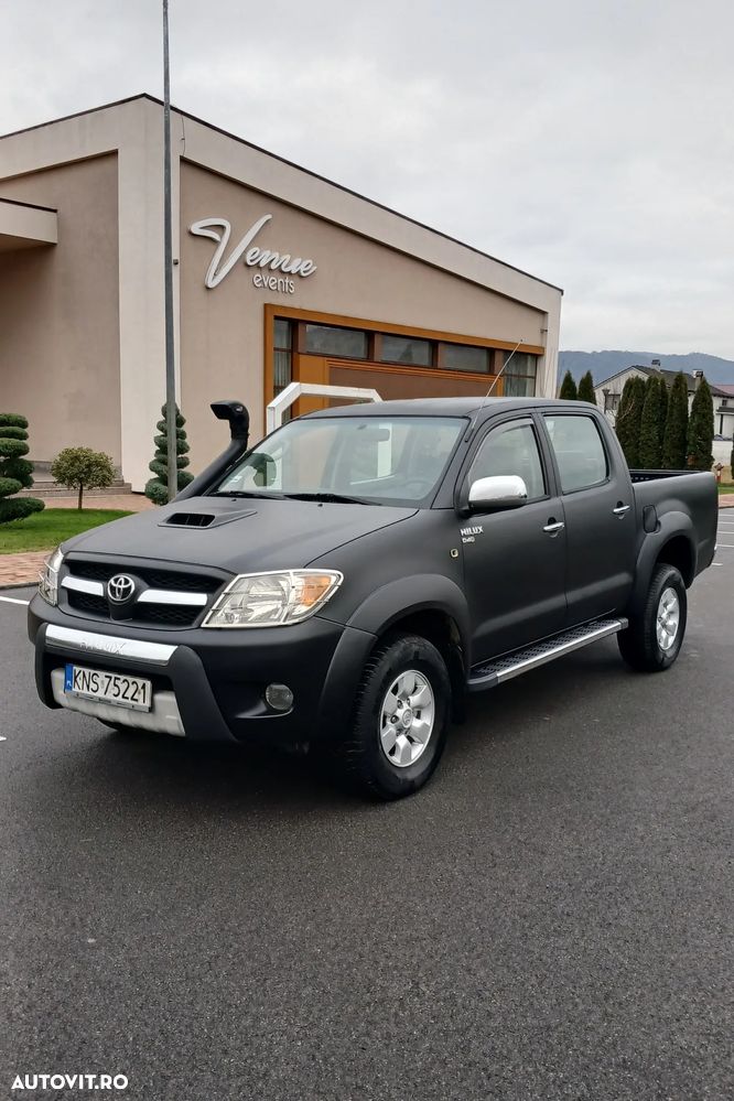 Toyota Hilux - 1