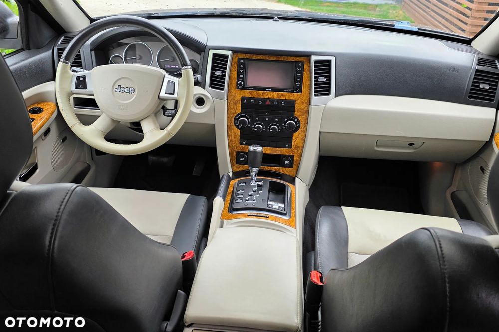 Jeep Grand Cherokee - 17