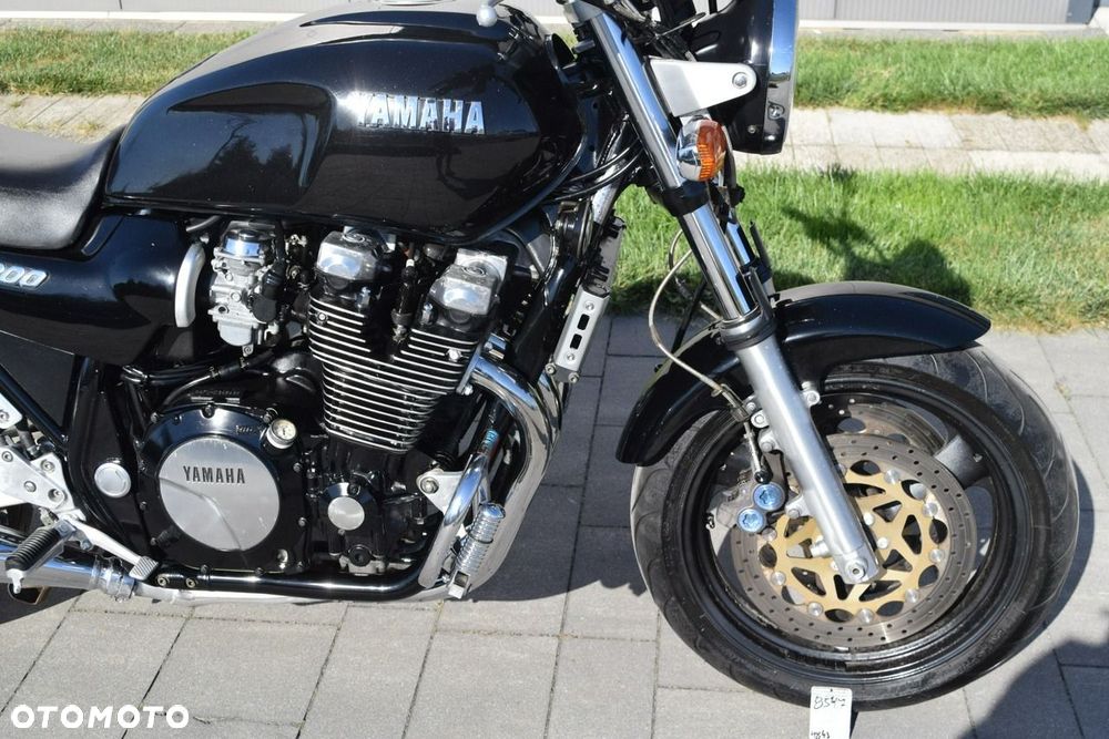 Yamaha XJR - 8