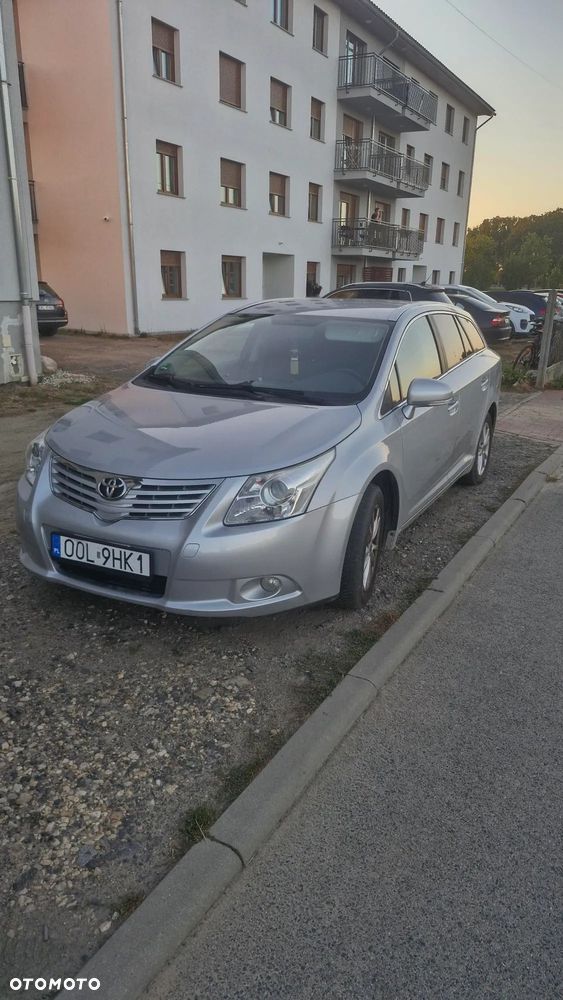 Toyota Avensis 1.8 Luna - 1