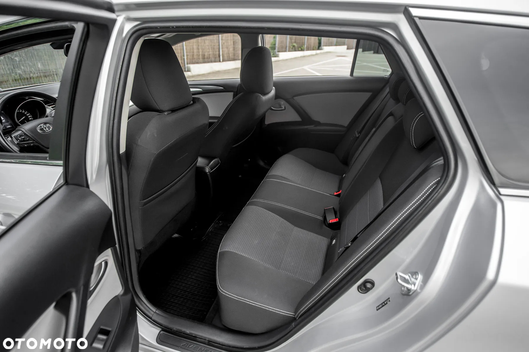 Toyota Avensis 1.8 Premium MS - 31