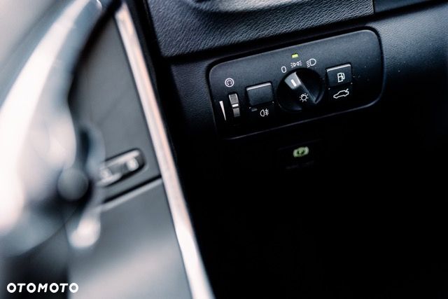 Volvo V60 D3 Geartronic R-Design - 29