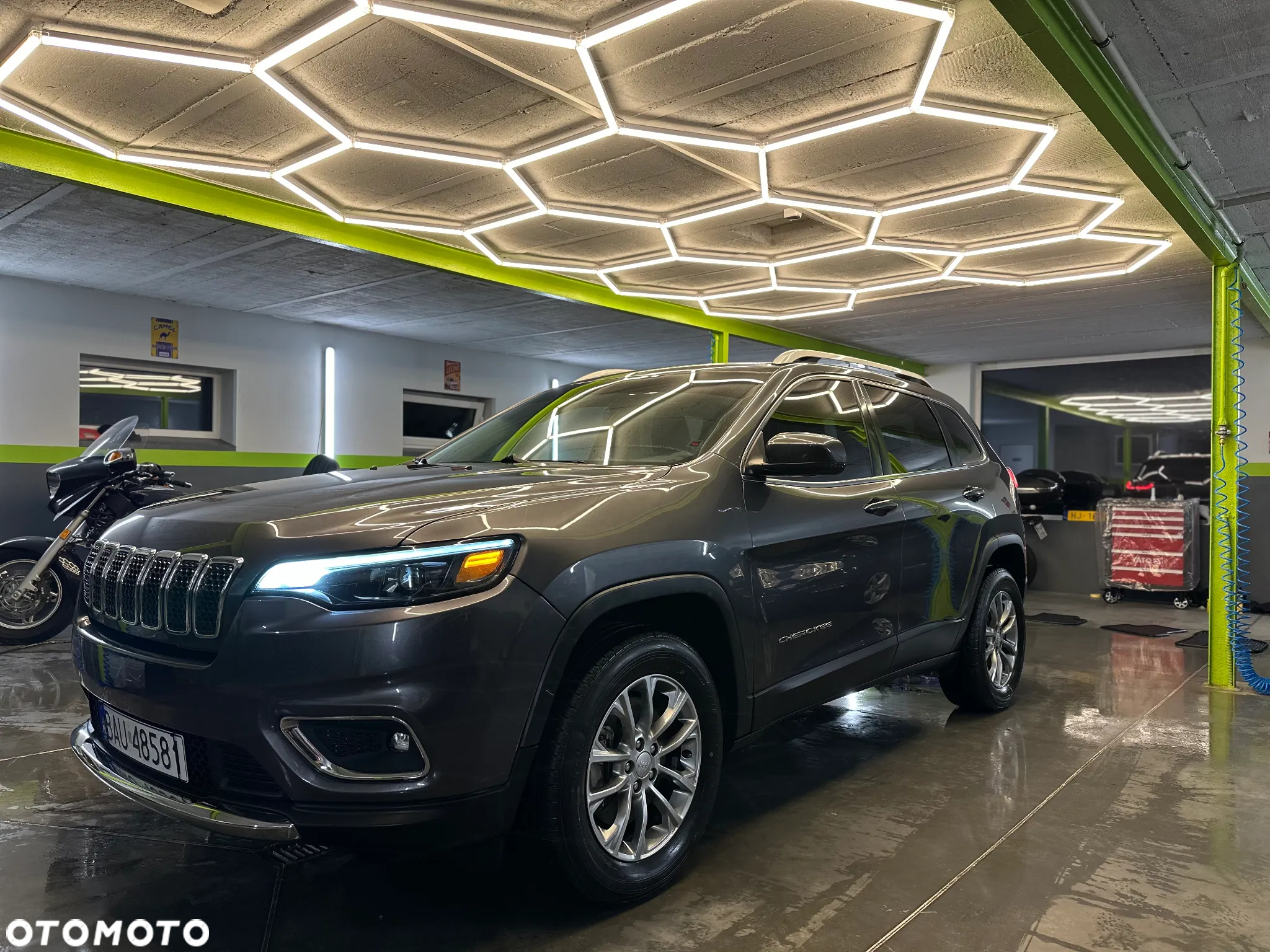 Jeep Cherokee - 4