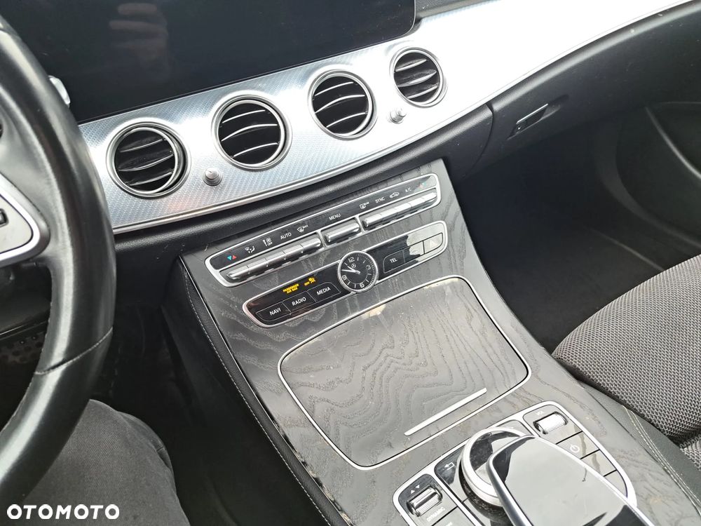Mercedes-Benz Klasa E 220 d 9G-TRONIC - 9