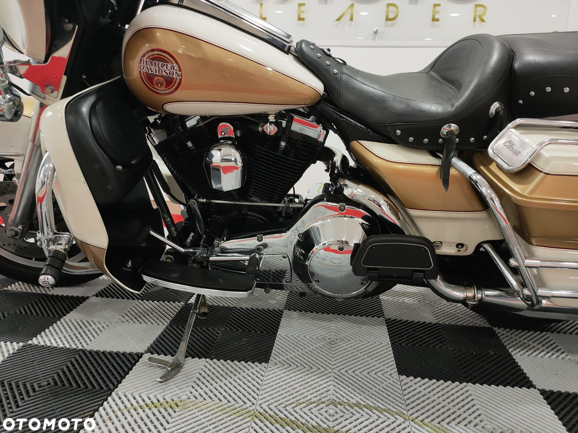 Harley-Davidson FLHTCU Ultra - 5