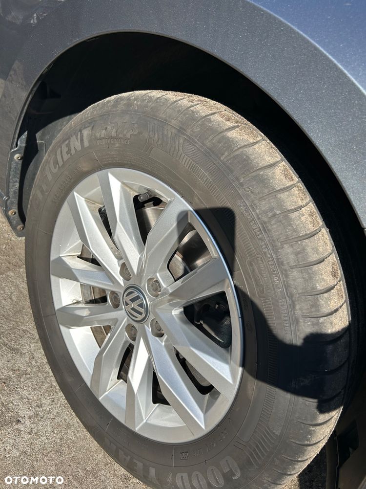 Volkswagen Passat - 13
