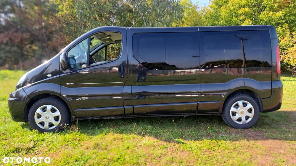 Renault Trafic Grand Passenger Black Edition - 3