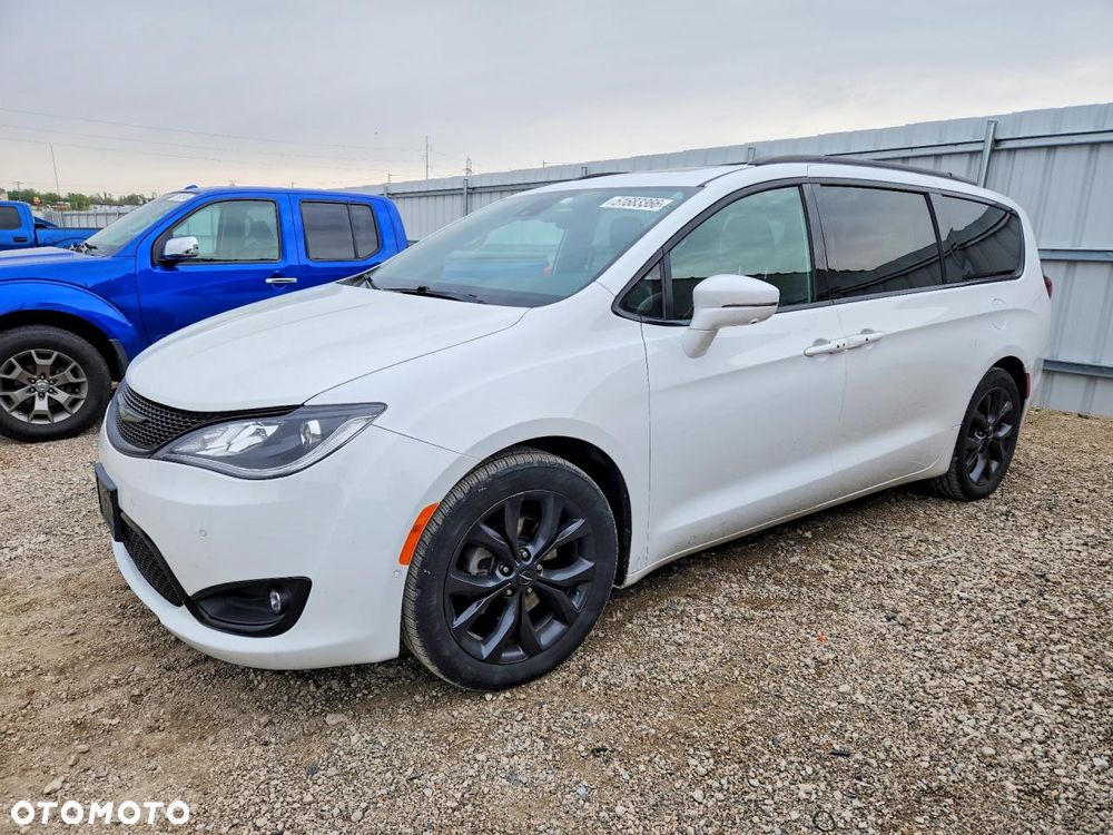 Chrysler Pacifica - 1