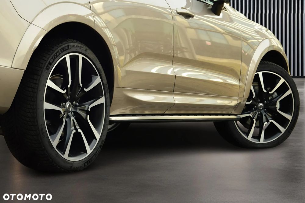 Volvo XC 60 T8 Plug-In Hybrid AWD Ultimate Dark - 11